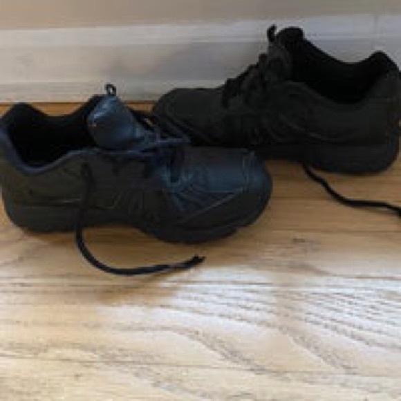 Stride Rite: Uniform Sneaker/Shoe Size 2w - Picture 5 of 8